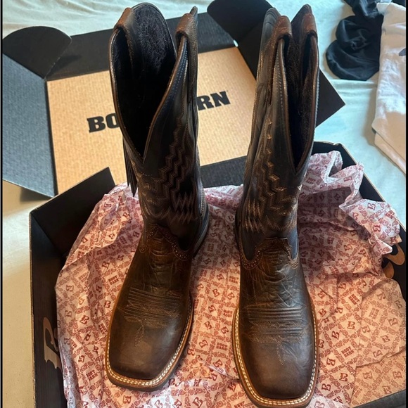 Men’s Ariat Cowboy Boots - Picture 2 of 2